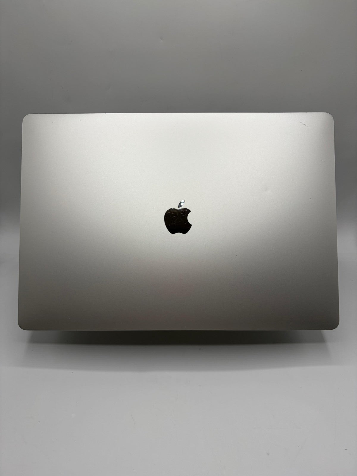 Apple MacBook Pro 16" A2141 – i7-9750H / 16Go RAM / 512Go SSD – macOS Tahoe –M44
