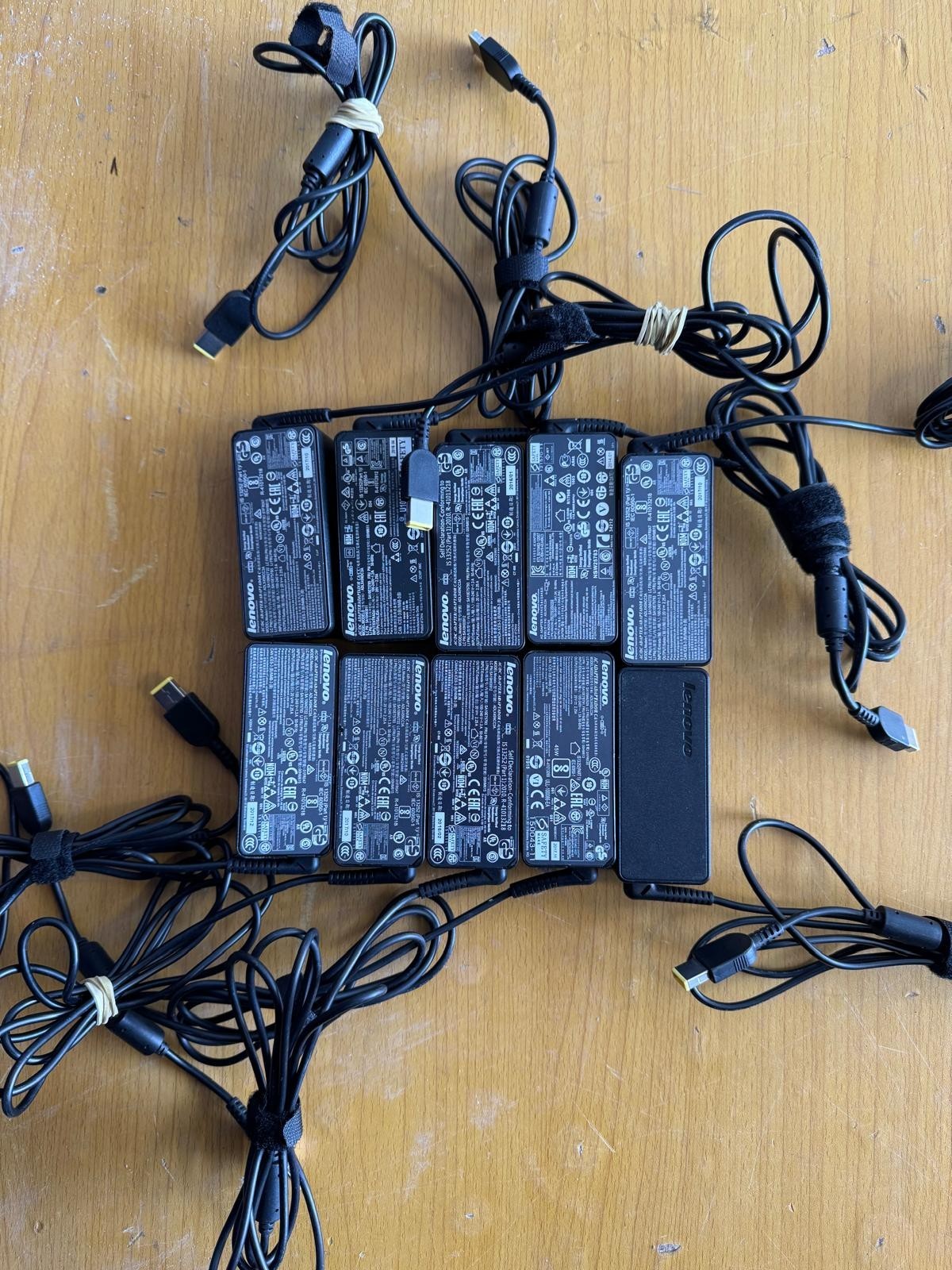 Lot de 10 Chargeurs lenovo – 45W – Original – Sans Câble d’Alim Secteur