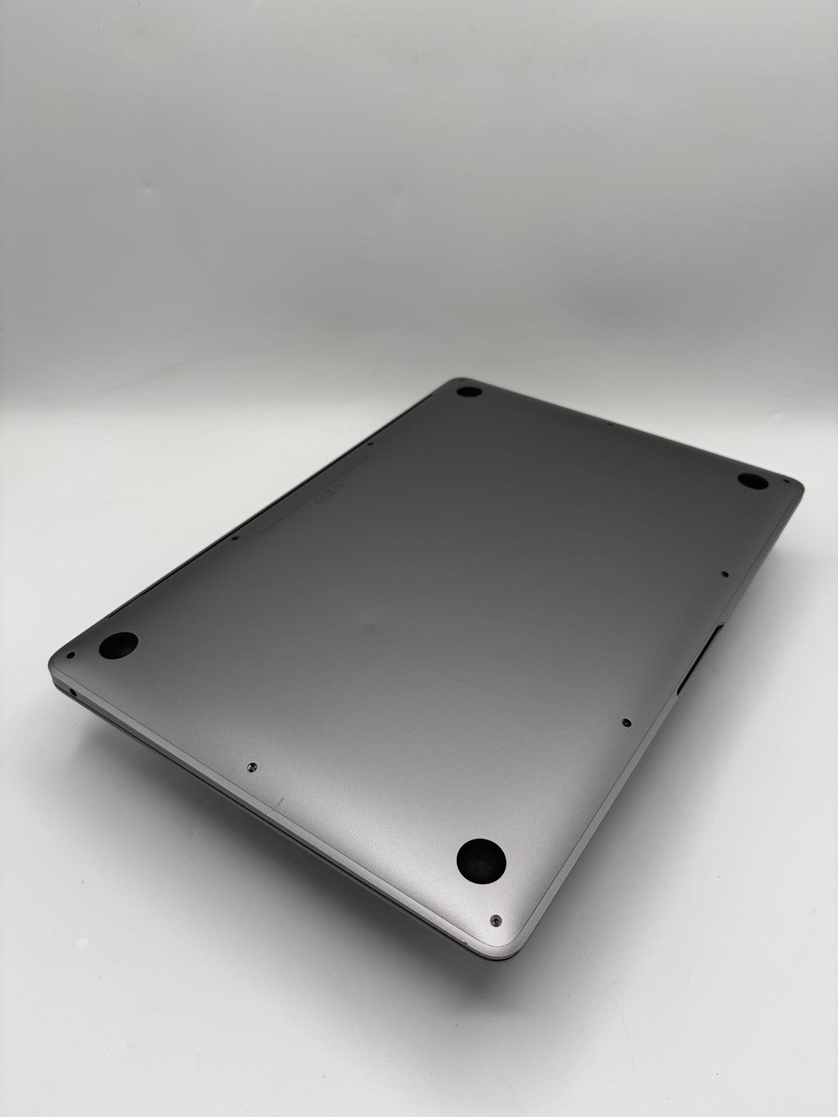 Apple MacBook Air A2337 M1 8-Core 8Go 256Go SSD 13,3" macOS Ventura – Réf AT36