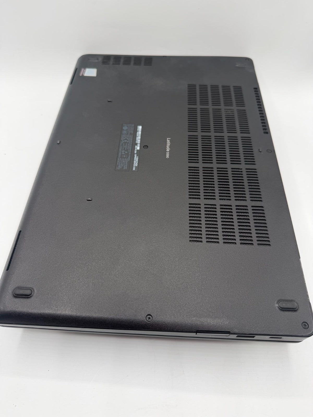 Dell Latitude 5590 i5-8350U 8Go 256Go SSD 15.6" Windows 11 Pro - Ref J38