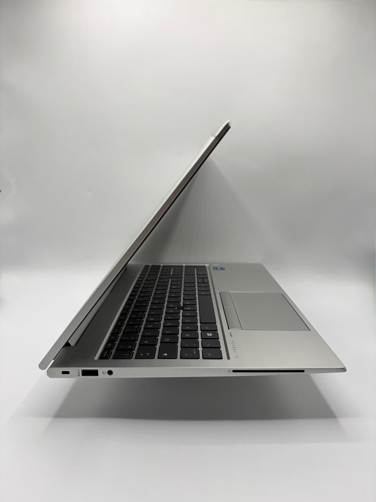 HP EliteBook 850 G8 – i7-1185G7 – 32Go RAM – SSD NVMe 512Go – 15,6" –  Ref. AT36