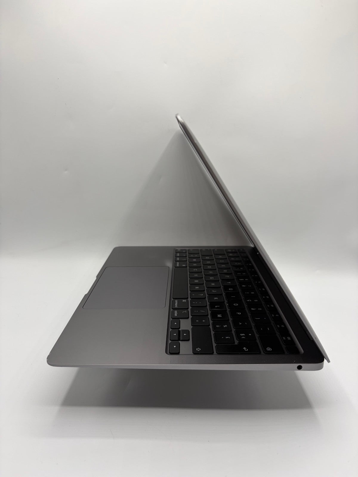 Apple MacBook Air A2337 M1 8-Core 8Go 256Go SSD 13,3" macOS Ventura – Réf AT36