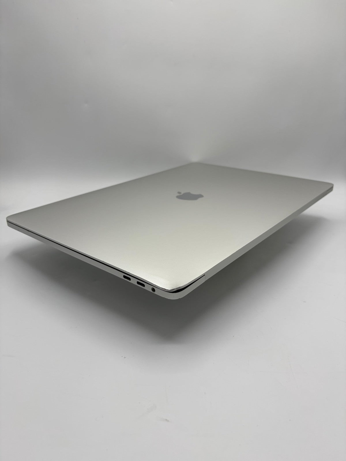 Apple MacBook Pro A1990 i7-9750H 16Go 512Go SSD Touch Bar 15.4" M45