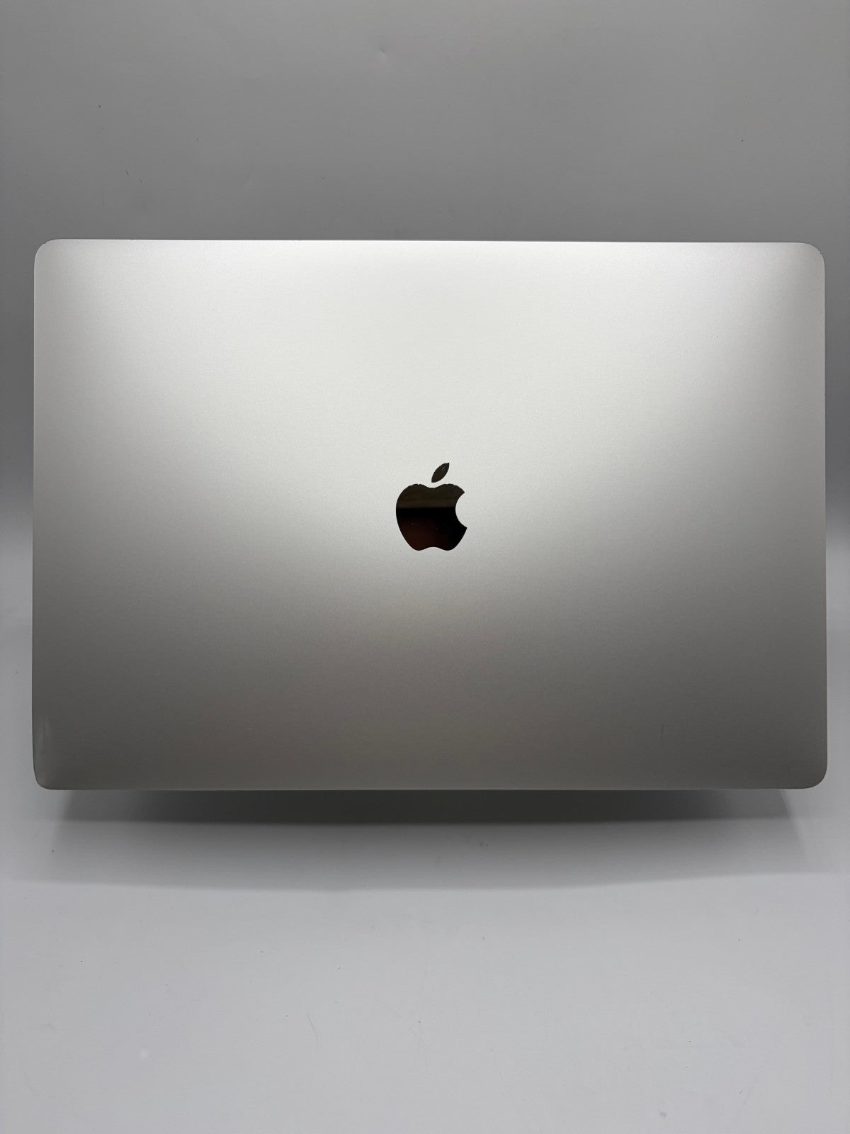 Apple MacBook Pro A1990 i7-9750H 16Go 512Go SSD Touch Bar 15.4" M45