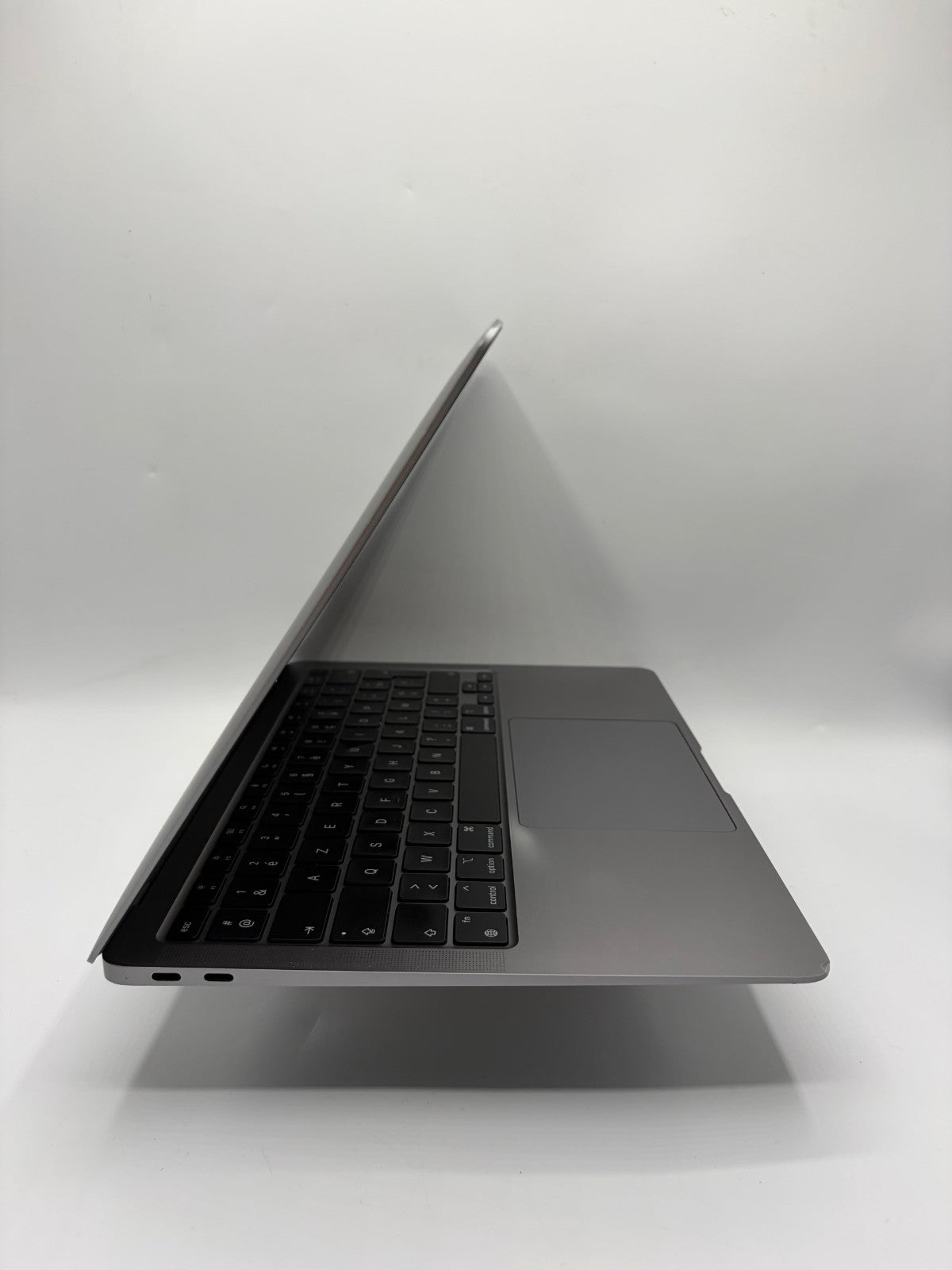 Apple MacBook Air A2337 M1 8-Core 8Go 256Go SSD 13,3" macOS Ventura – Réf AT36