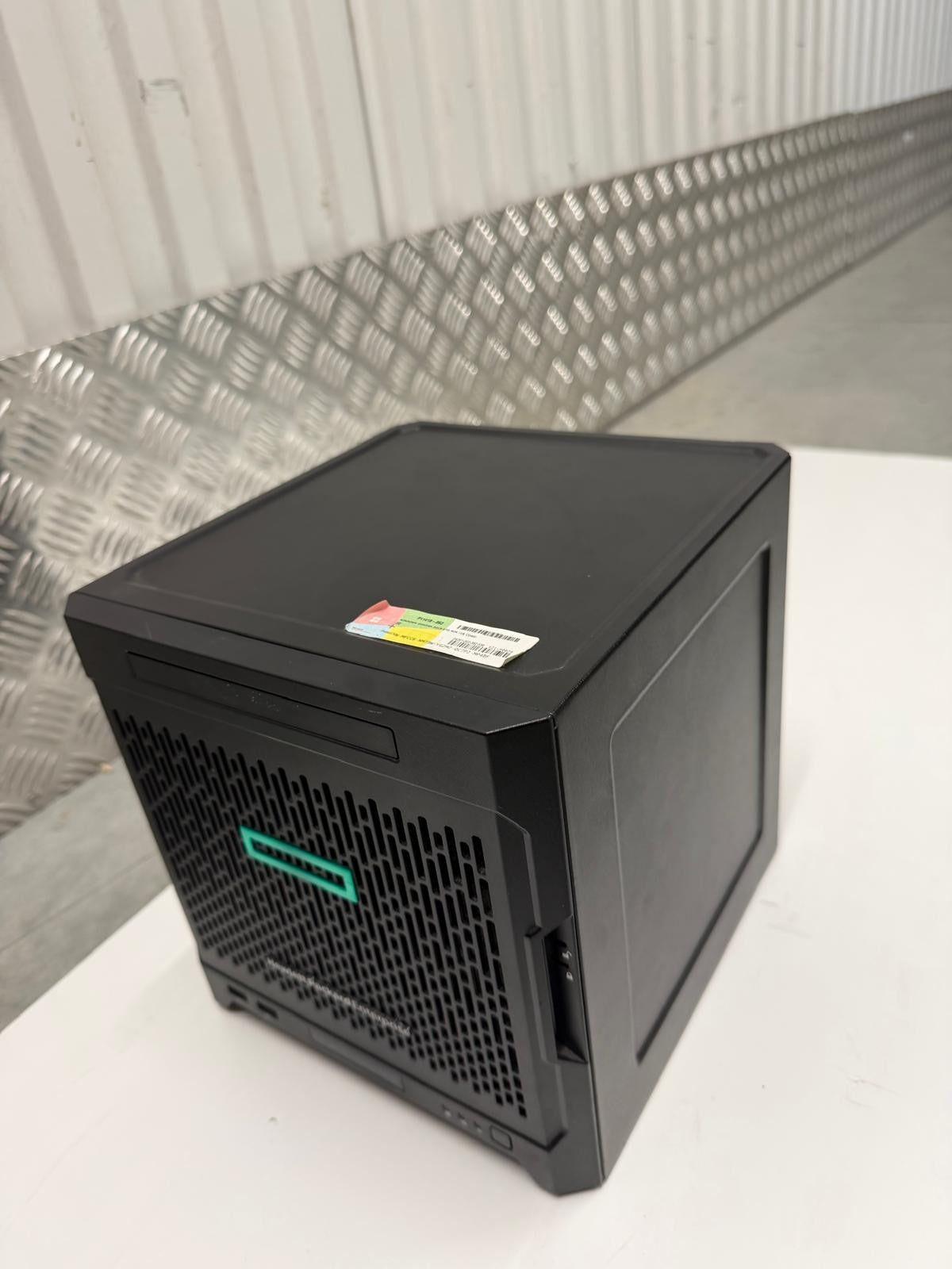 HPE ProLiant MicroServer Gen10 X3216 8Go – 8To (4x2To) – Serveur NAS