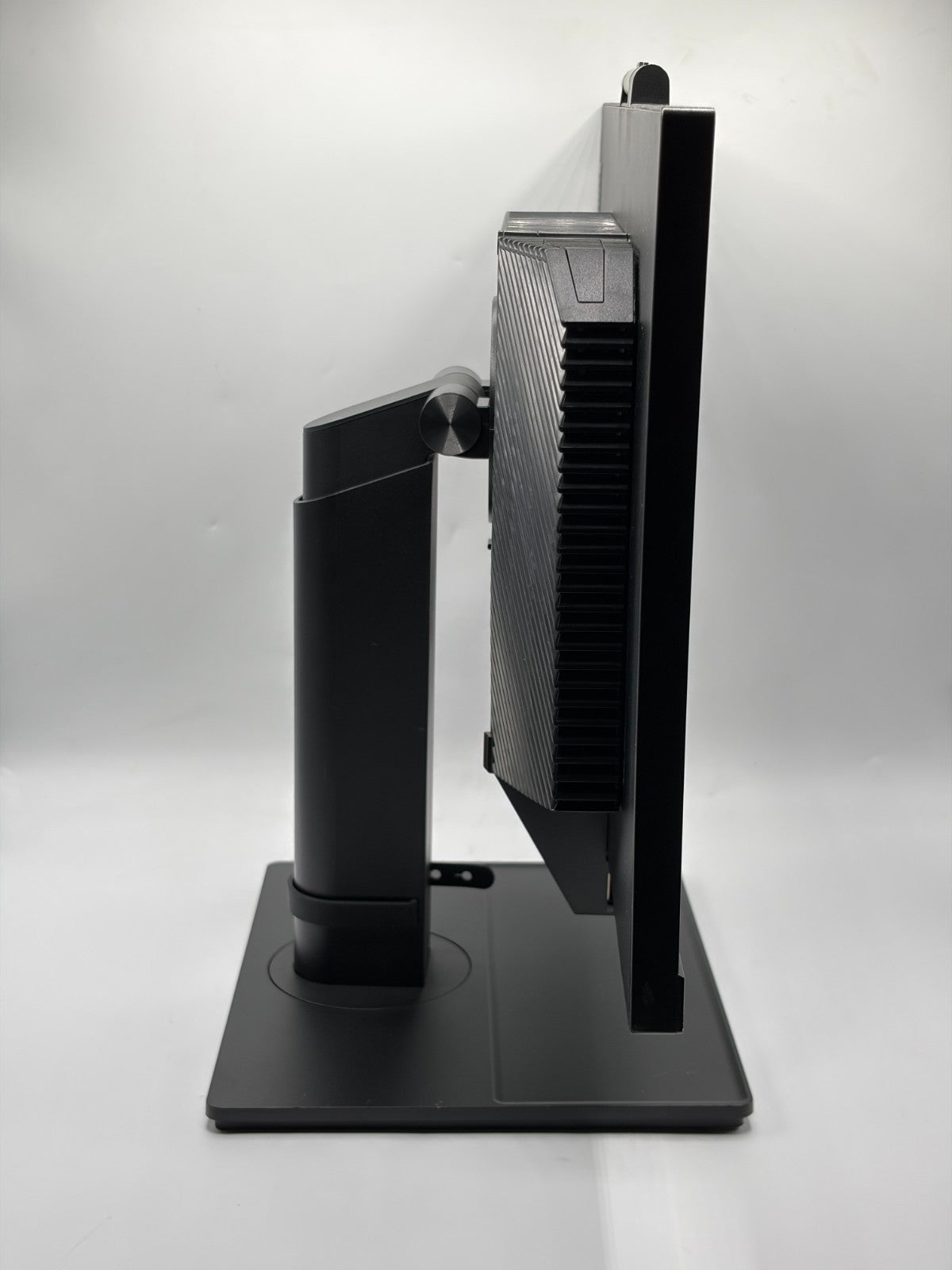 Lenovo ThinkCentre M80Q Tiny-in-One 22 i5-10500T 16Go SSD 512Go WIN 11 S12