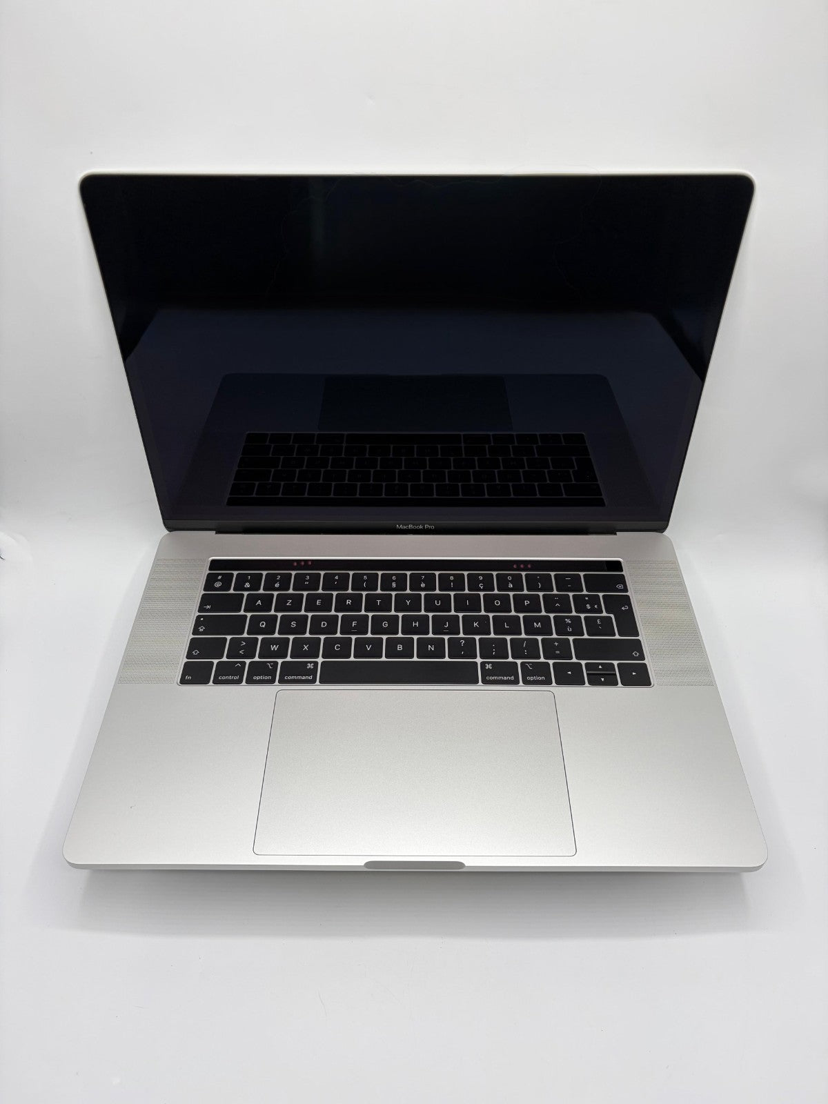 Apple MacBook Pro A1990 15,4" – i7-8850H – 16Go RAM – SSD 512Go – Réf. AT32