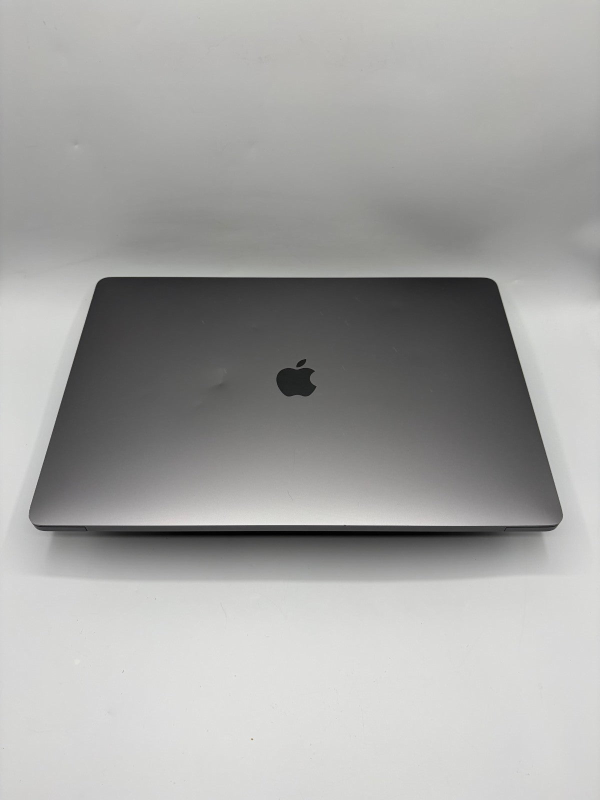Apple MacBook Pro A2141 16" – i7-9750H – 16Go – SSD 512Go – QWERTY DE – Réf AT34