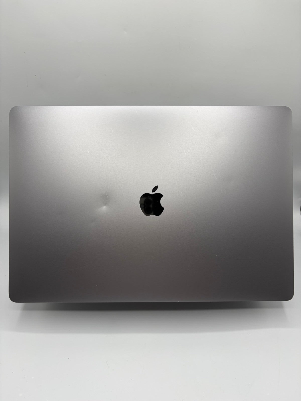 Apple MacBook Pro A2141 16" – i7-9750H – 16Go – SSD 512Go – QWERTY DE – Réf AT34