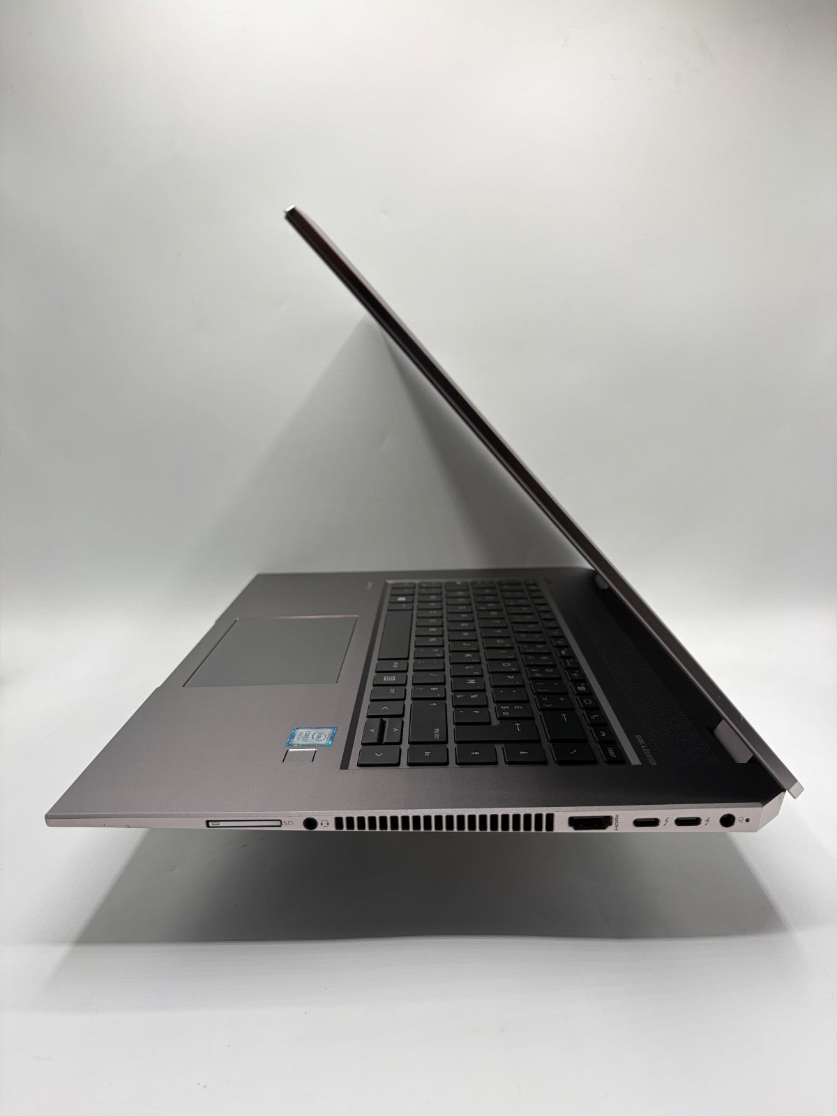 HP ZBook Studio G5 – i7-8750H / 16Go RAM / 512Go SSD / Quadro P1000 / WiN11 M56