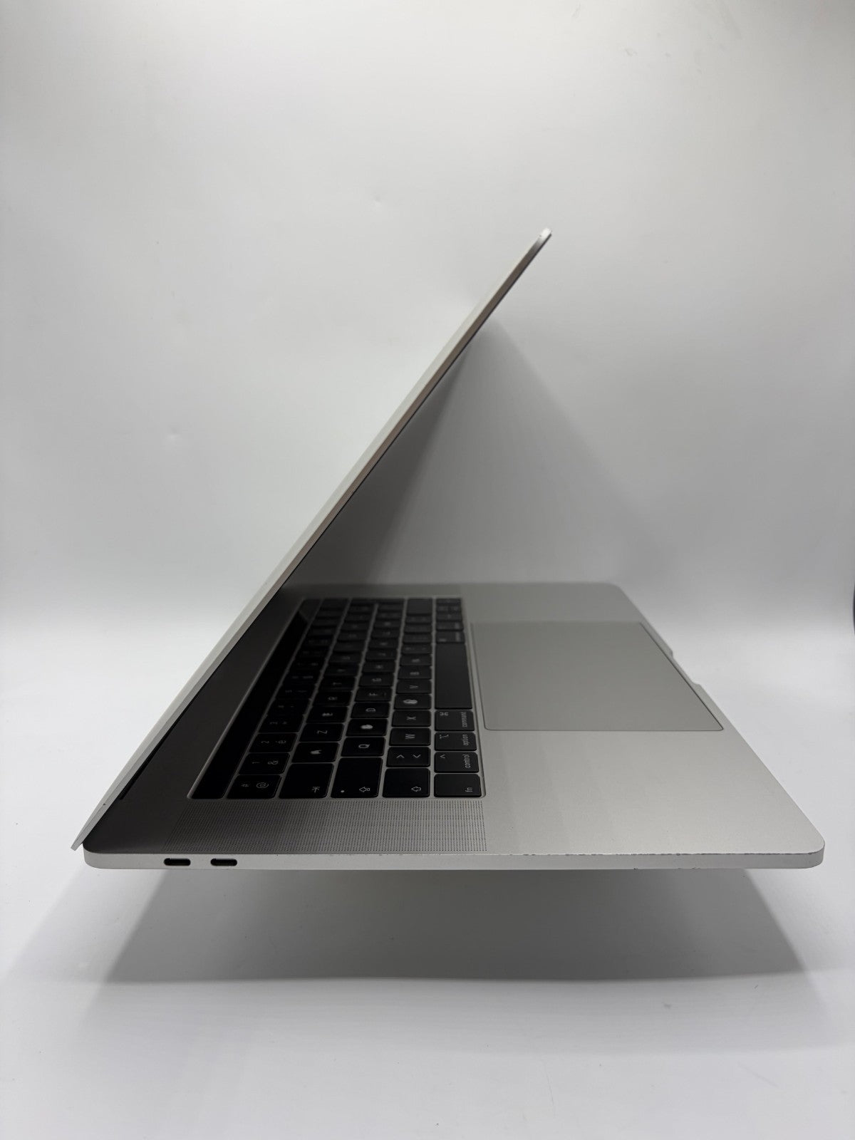 Apple MacBook Pro A1990 i7-9750H 16Go 512Go SSD Touch Bar 15.4" M45