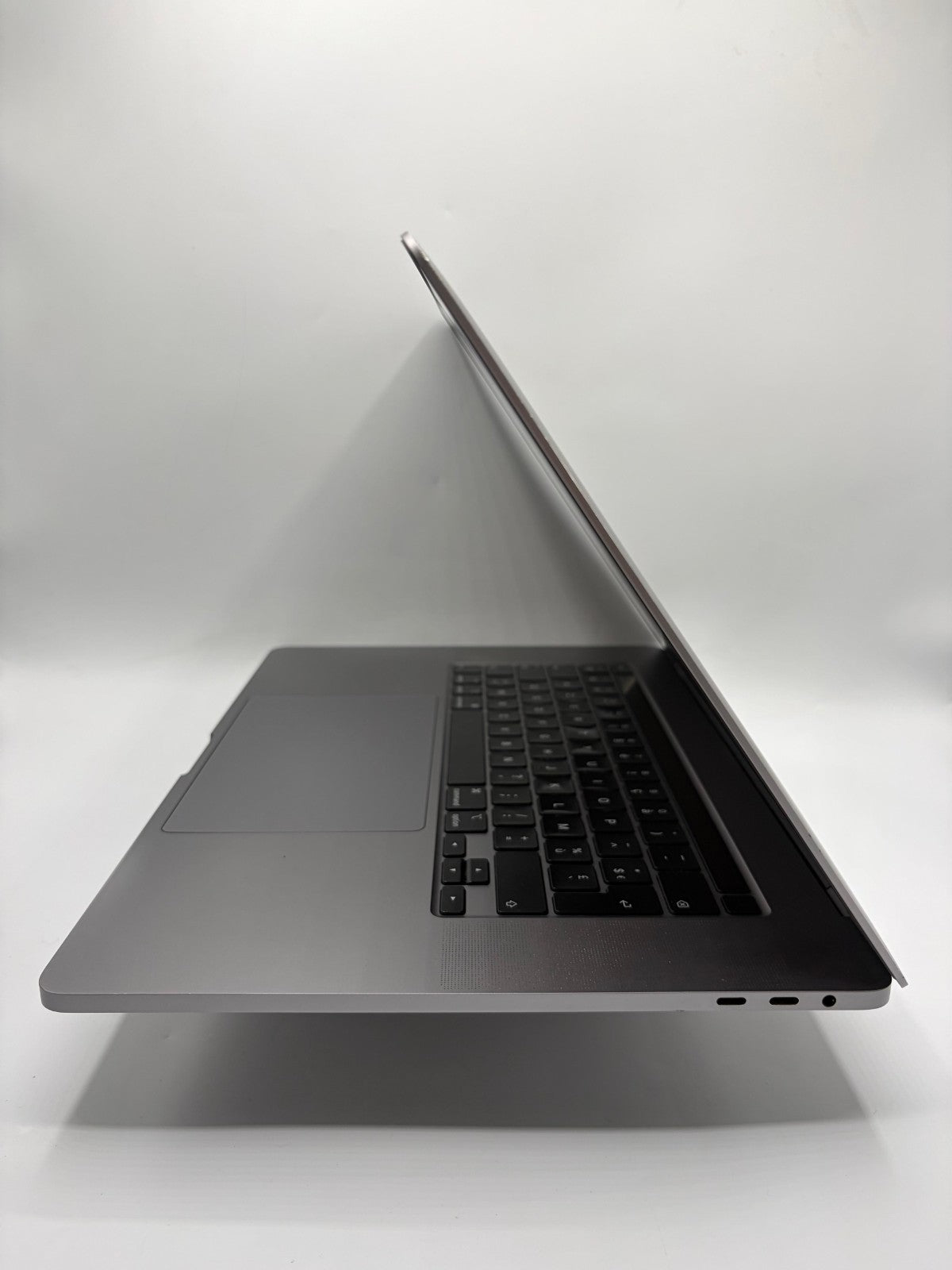 Apple MacBook Pro A2141 16" i7-9750H 16Go 512Go SSD Radeon Pro 5300M – Réf AT33