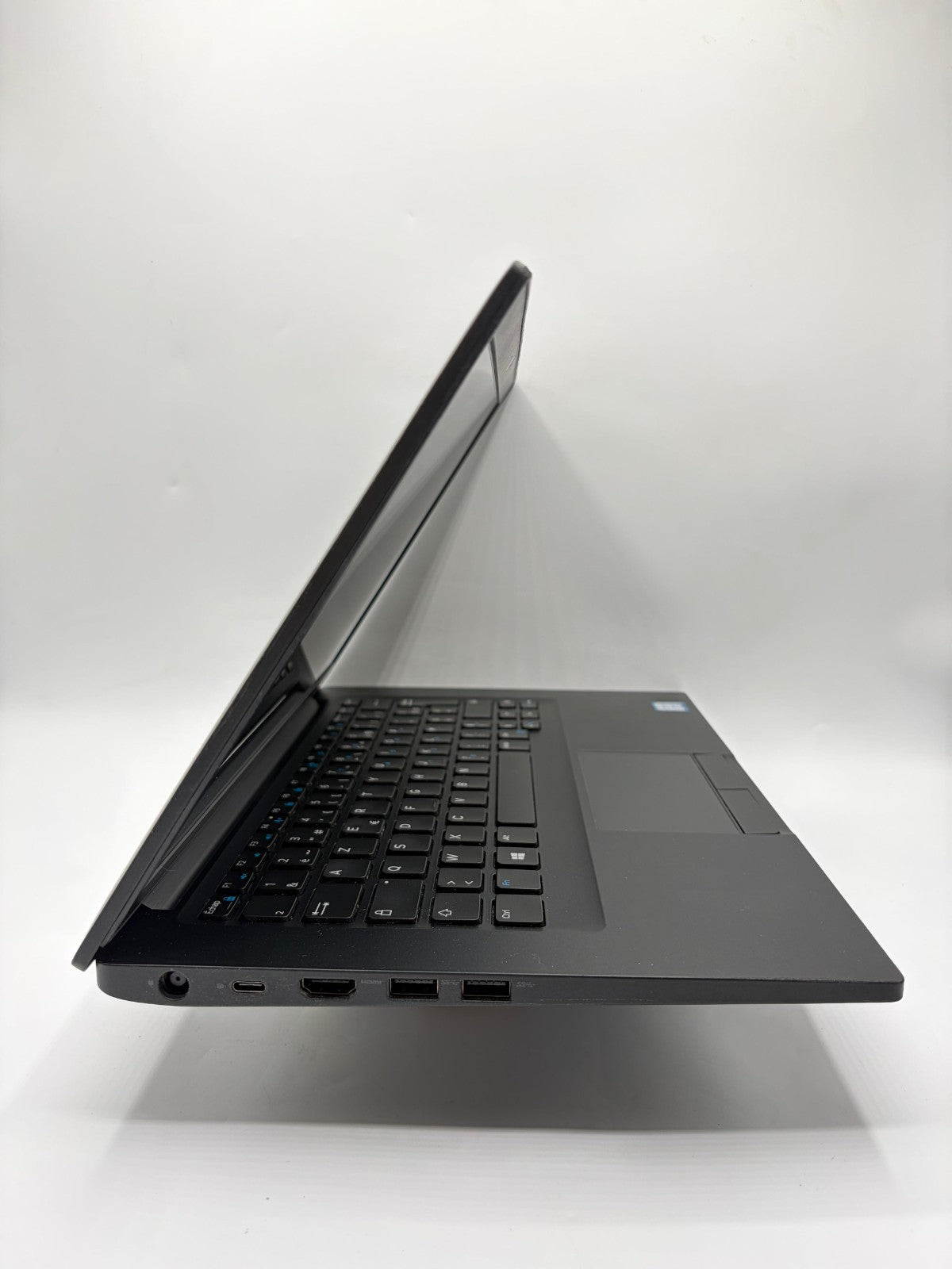 Dell Latitude 7490 – i5-8250U – 8Go RAM – SSD SATA 256Go – 14" – Réf.  AT44