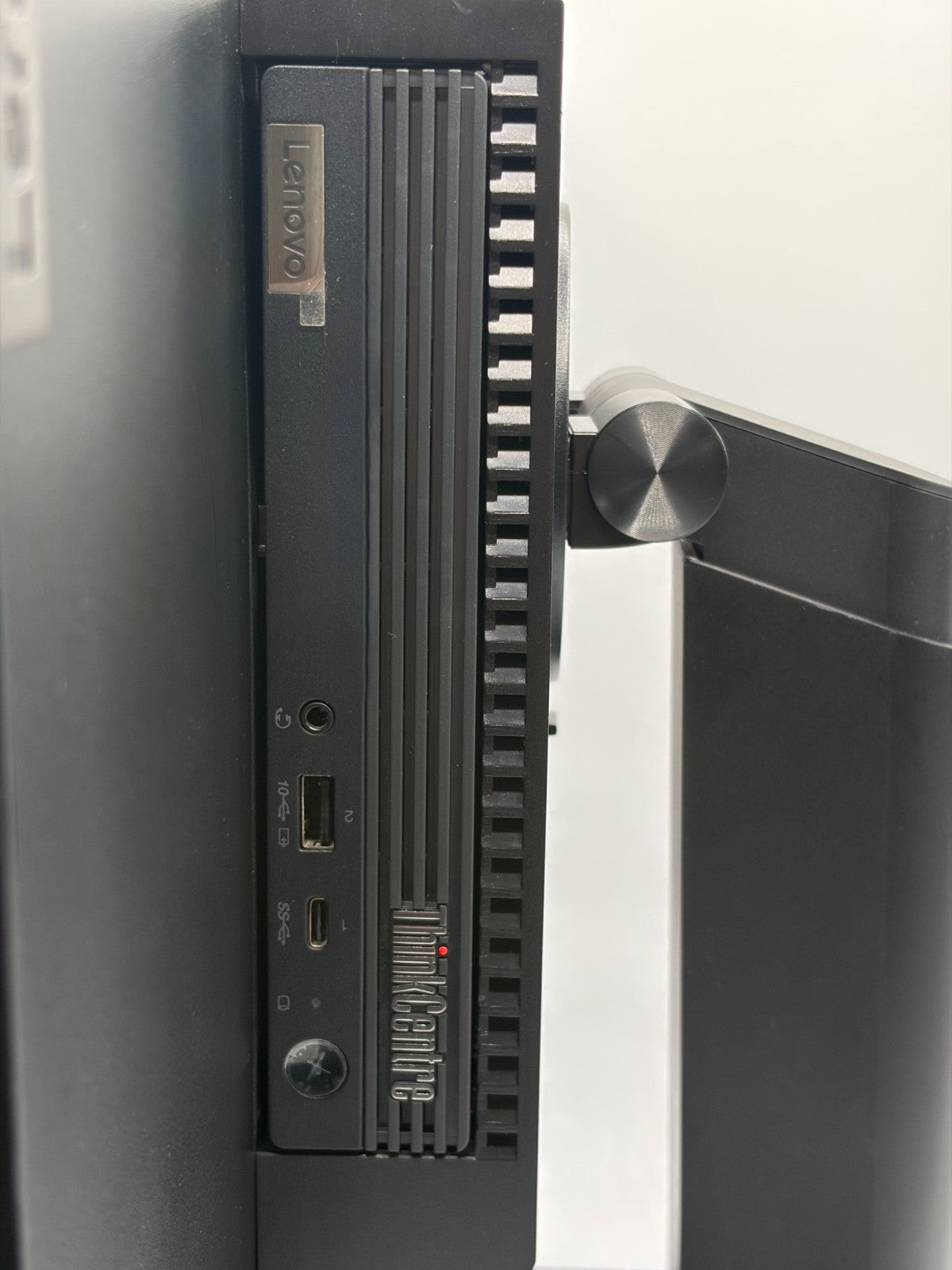 Lenovo ThinkCentre M80Q Tiny-in-One 22 i5-10500T 16Go SSD 512Go WIN 11 S12