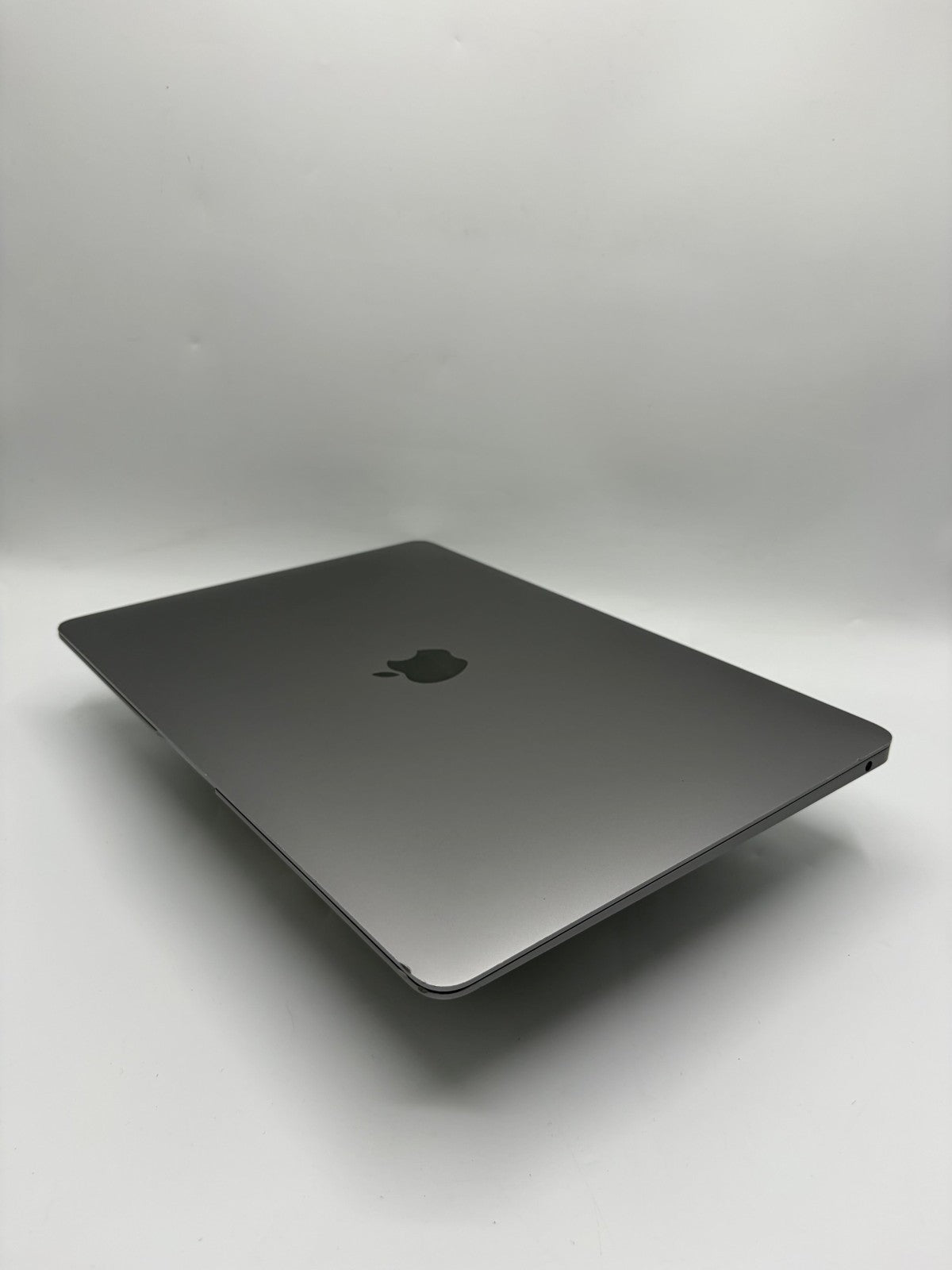 Apple MacBook Air A2337 M1 8-Core 8Go 256Go SSD 13,3" macOS Ventura – Réf AT36