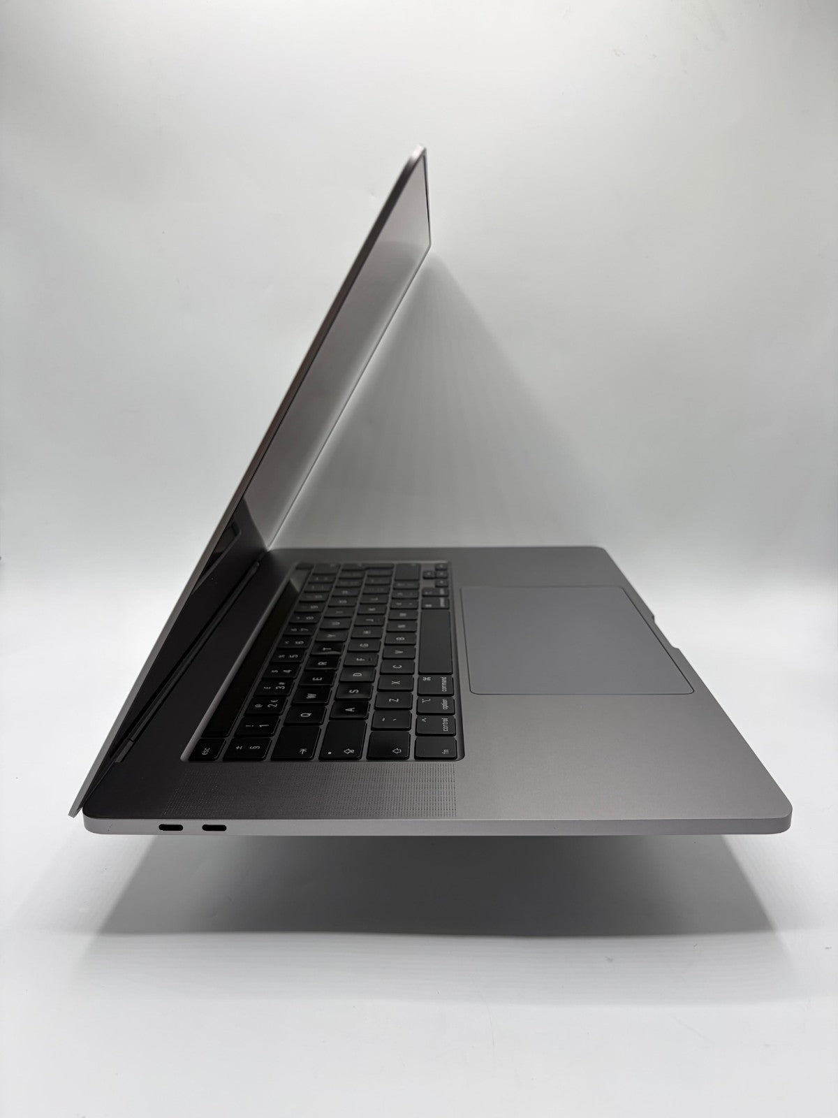Apple MacBook Pro 16" A2141 – i9-9880H / 16Go RAM/ 1To SSD/Radeon Pro 5500M-M32