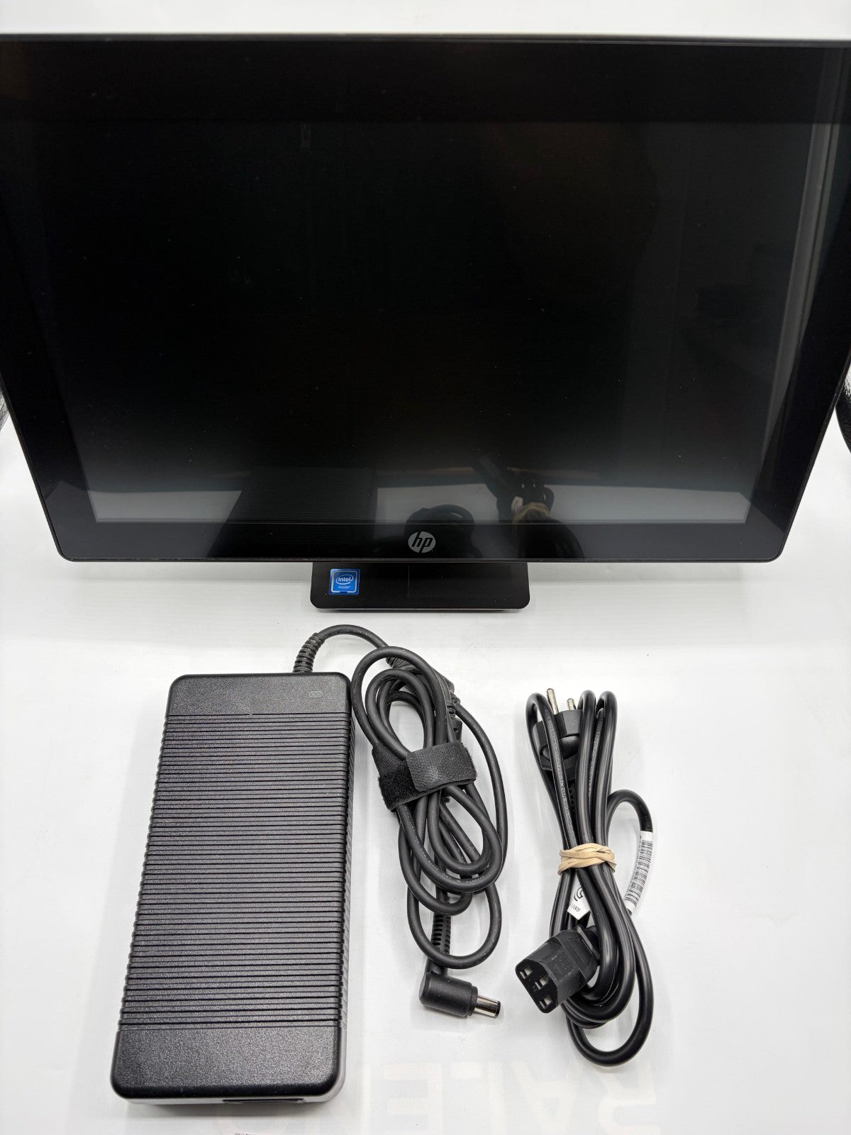 Caisse Tactile HP RP9 G1 9015 – 4Go RAM – 128Go SSD – 15,6" – Win11 – POS Pro