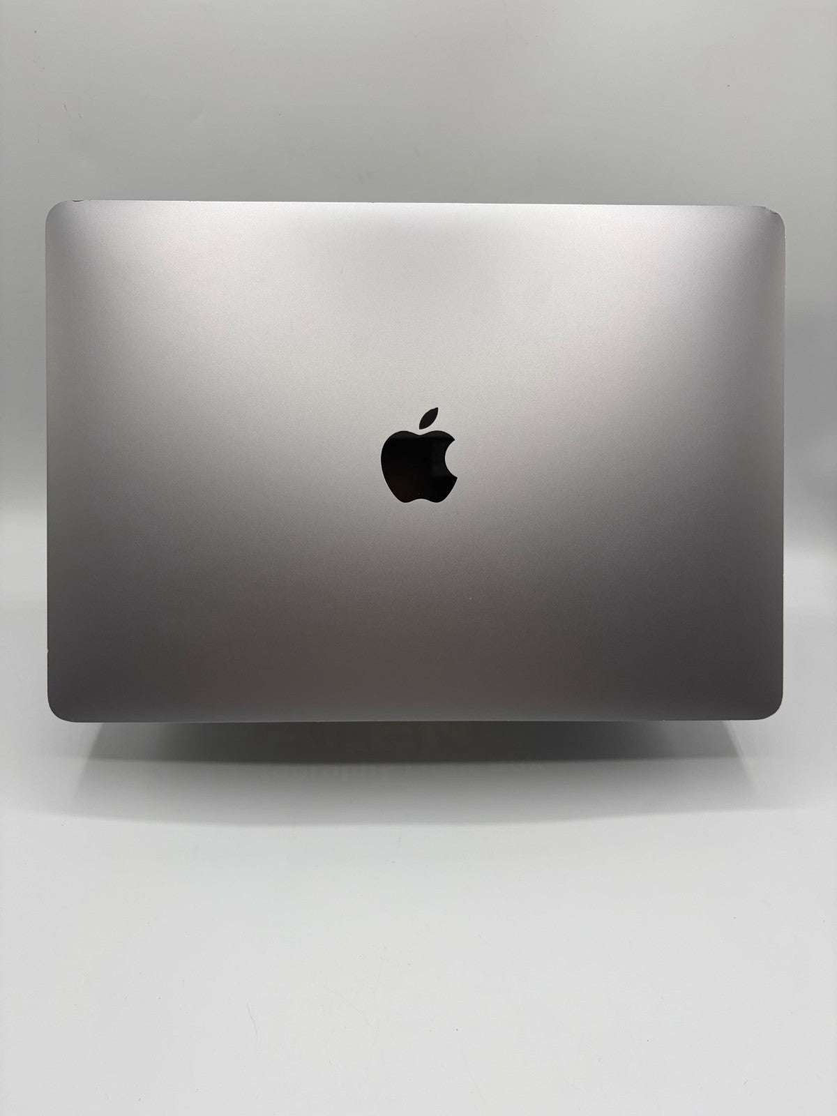 Apple MacBook Air A2337 M1 8-Core 8Go 256Go SSD 13,3" macOS Ventura – Réf AT36