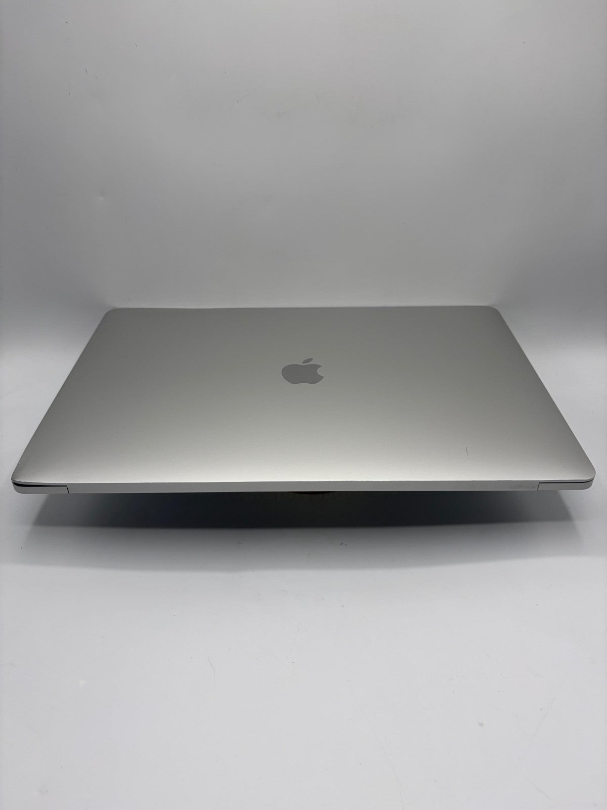 Apple MacBook Pro A1990 i7-9750H 16Go 512Go SSD Touch Bar 15.4" M45