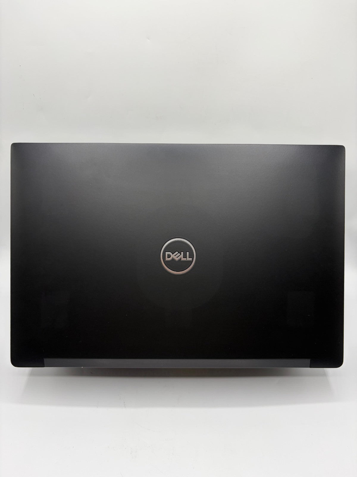 Dell Latitude 7490 – i5-8250U – 8Go RAM – SSD SATA 256Go – 14" – Réf.  AT44