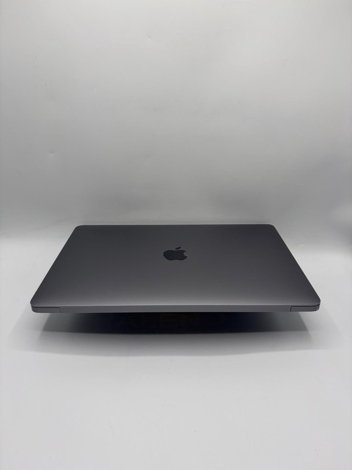 Apple MacBook Air A2337 M1 8-Core 8Go 256Go SSD 13,3" macOS Ventura – Réf AT36