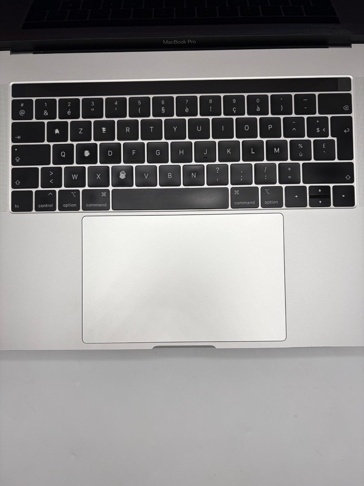 Apple MacBook Pro A1990 i7-9750H 16Go 512Go SSD Touch Bar 15.4" M45