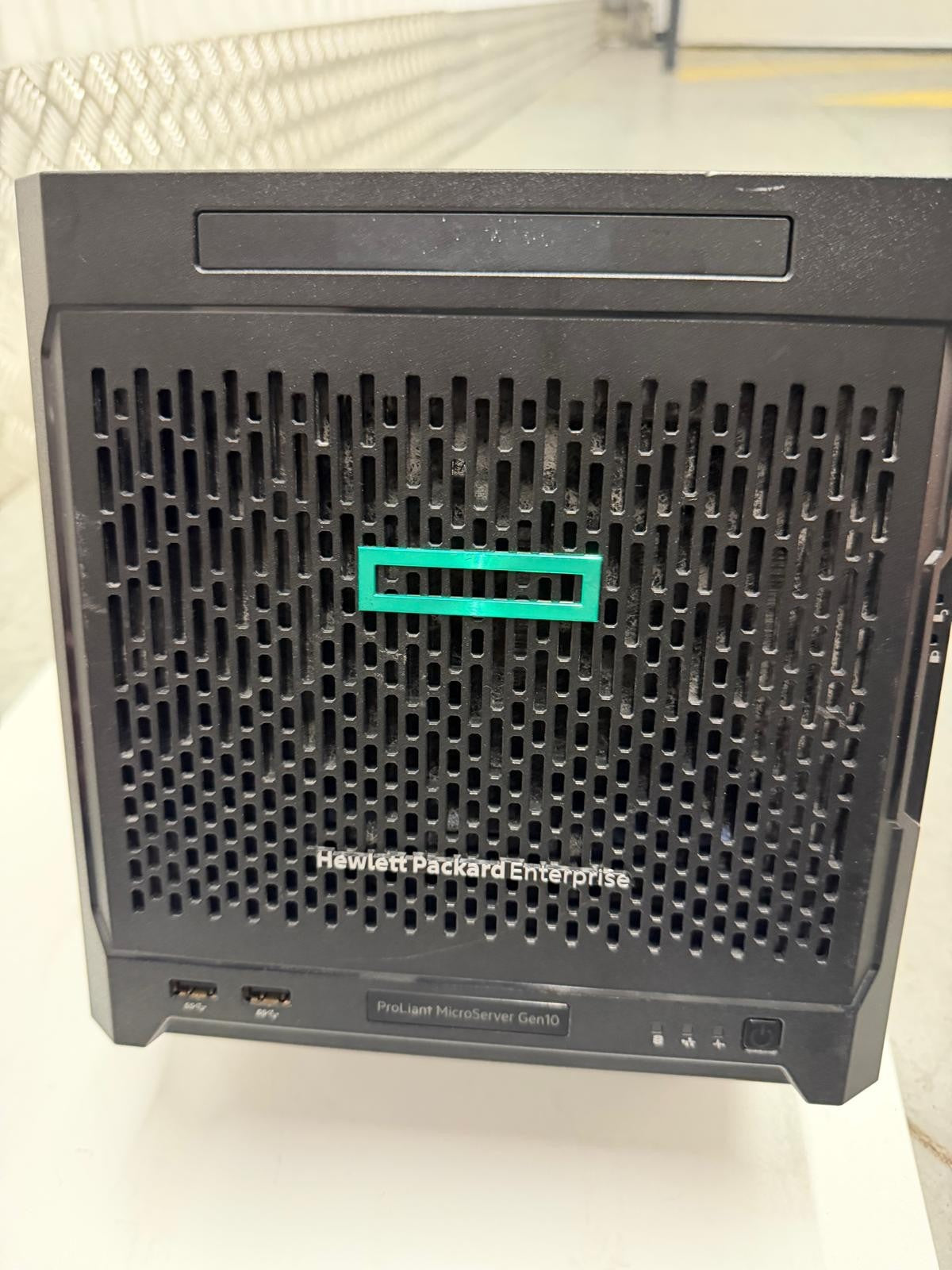 HPE ProLiant MicroServer Gen10 X3216 8Go – 8To (4x2To) – Serveur NAS