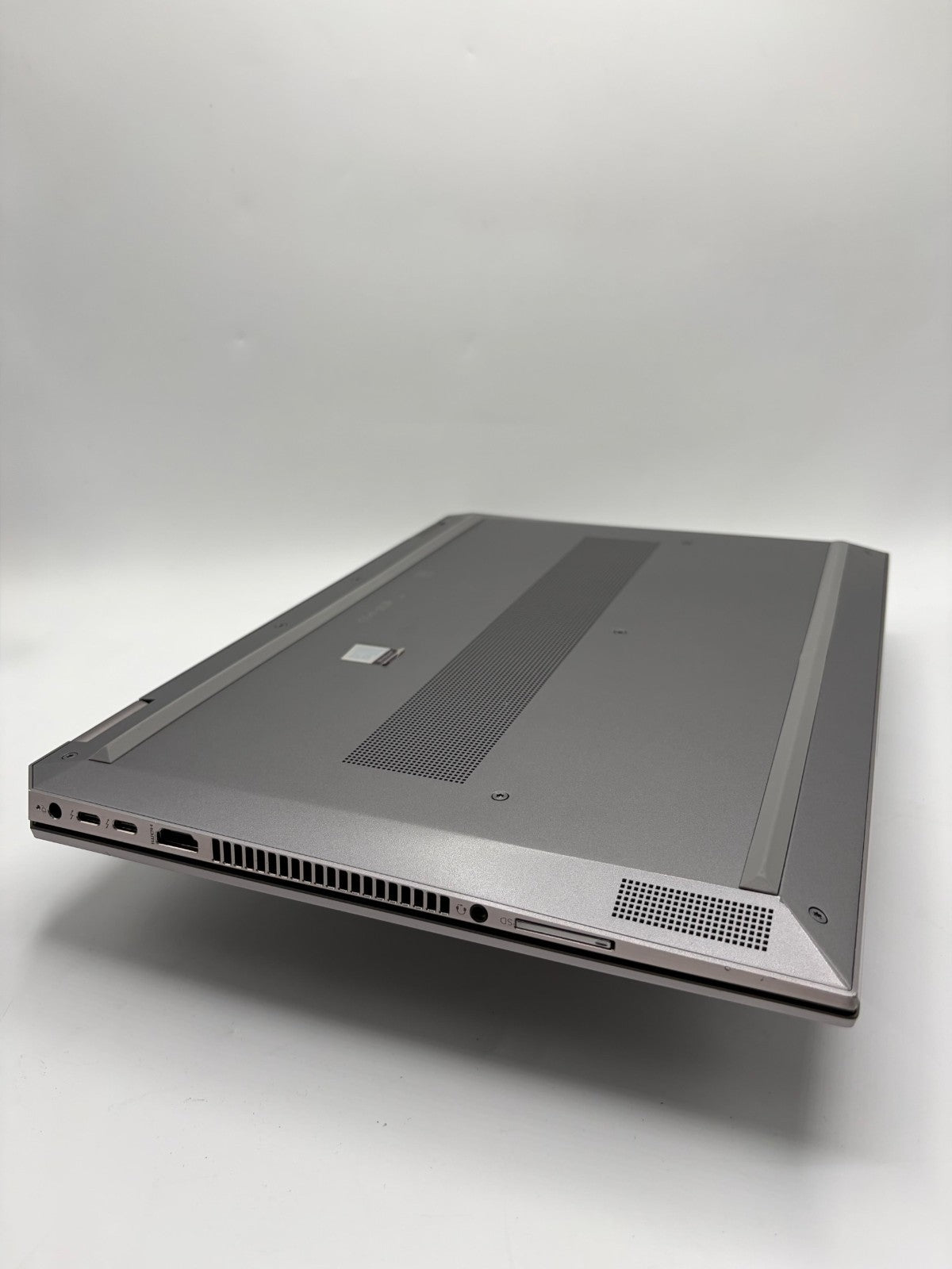 HP ZBook Studio G5 – i7-8750H / 16Go RAM / 512Go SSD / Quadro P1000 / WiN11 M56