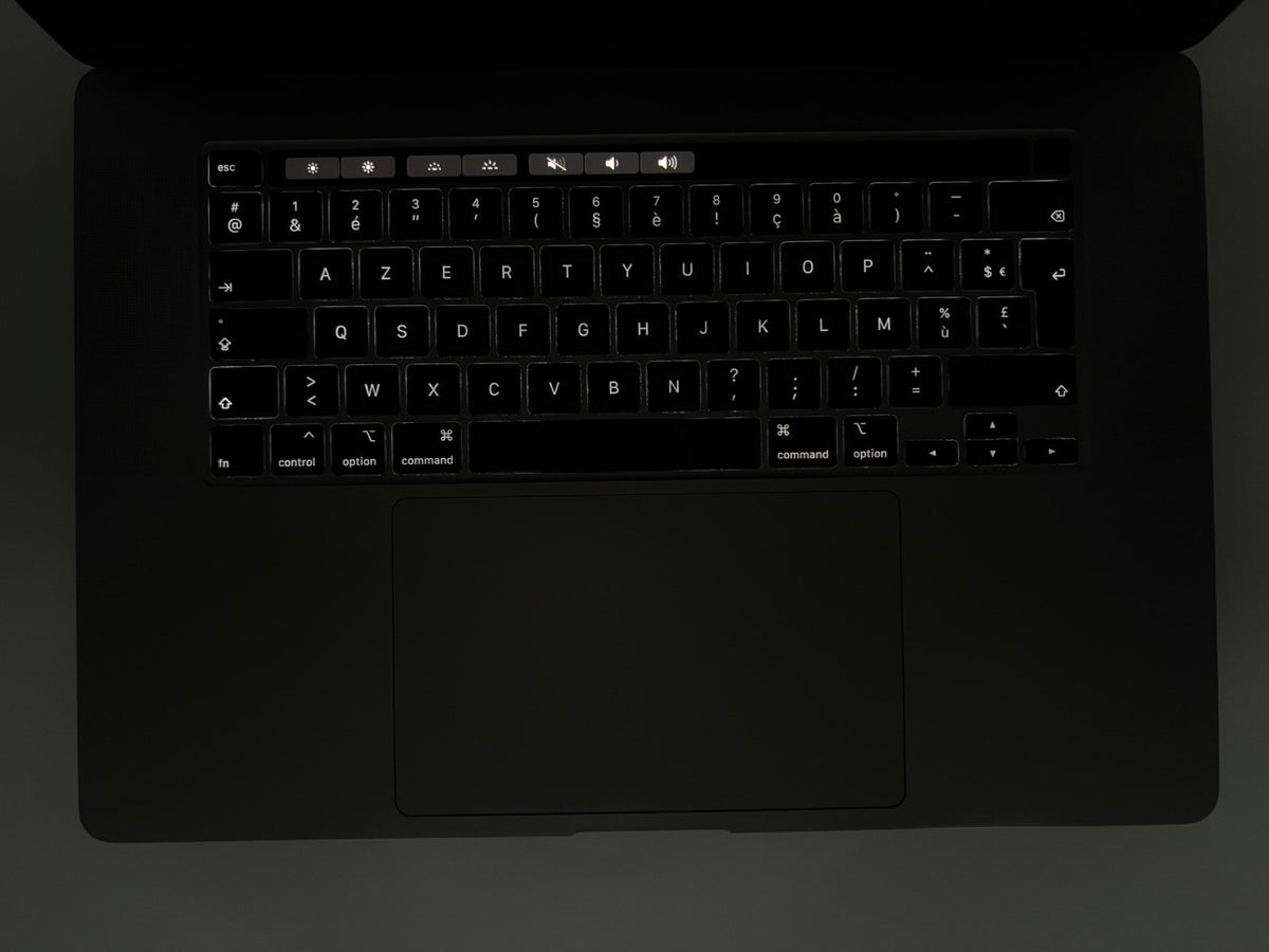 Apple MacBook Pro A2141 16" i7-9750H 16Go 512Go SSD Radeon Pro 5300M – Réf AT33