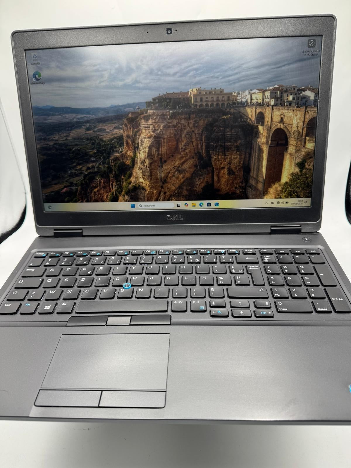 Dell Latitude 5590 – i5-8350U – 16 Go RAM – 256 Go SSD – 15,6"– Bat 6% Ref D28